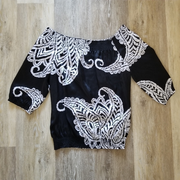 White House Black Market 100% Silk Printed Short Sleeve Blouse Size Small - Picture 2 of 7